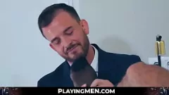 Jouer Big bite de l'homme d'affaires à cru Marco Napoli Deepthroated dans le bureau