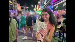 Abspielen Street Pickup Teen Katty West nimmt Bargeld für Anal und Gesichtsbehandlung