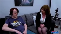 Afspelen Lady Ava: de expliciete POV -ontmoeting van een MILF
