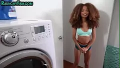 Reproduzir Curvy Ebony Step-Sister enlouquece em intensa sessão de boquete de POV