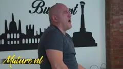 Redare Pussia păroasă a lui Milf Sofia Siena este aratată de un senior experimentat