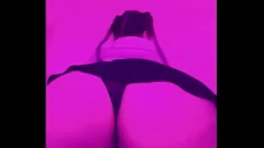 Oynat Pigtails'de Buxom BBW, upskirt tease'de tanga flaşlar