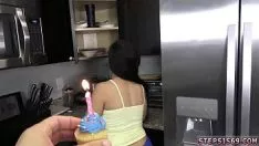 Jouer Missy adolescente che si esibisce con gaelico devirginizzato per il mio giorno natale