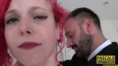 Reproduzir Hardcore BDSM: Redhead submissa atrelada e fodida aproximadamente