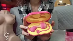 Odtwórz Intymna chwila Sarah Sue: rozpakowywanie i używanie wibratora PinkPunch Sunset Mushroom