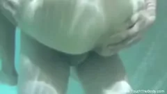 تشغيل استمتع بتجربة التدليك بالزيت المثيرة مع هذين الزوجين في الهند