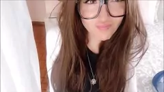 Reproduzir Madrasta surpreende você com um presente de Natal antecipado: Boquete excêntrico POV e conversa suja