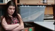 Redare Un hoț adolescent vesel lovit de ofițerul navei lp