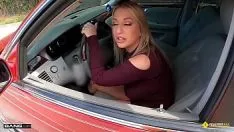 Jouer Lungo la strada - le piacevoli acque quintuplate pagano per i migliori resort automobilistici con il suo gattino rovente