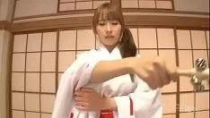 Afspelen 巨乳巫女 ～開運マンコにザーメン着床～