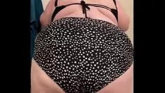 Reproduzir Ssbbw inicia em duas peças