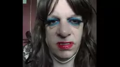 Reproduzir Crossdressers bissexuais intensas batidas na bunda e brincadeiras de porra