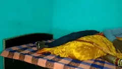 Reproducir Hermanastros cruzan la línea en un ardiente encuentro de habla hindi